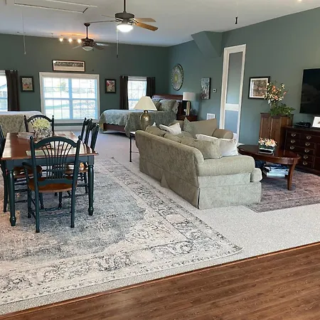 Full Circle Farm Inn